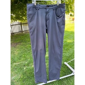 LULULEMON Men’s ABC Classic pant. Waist: 34" Color: Obsidian Grey.